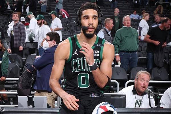 摩洛哥主帅：阿什拉夫会随队出征非洲杯，相信他能尽快康复（阿什拉夫将随摩洛哥出征非洲杯，主帅看好其尽快复出）