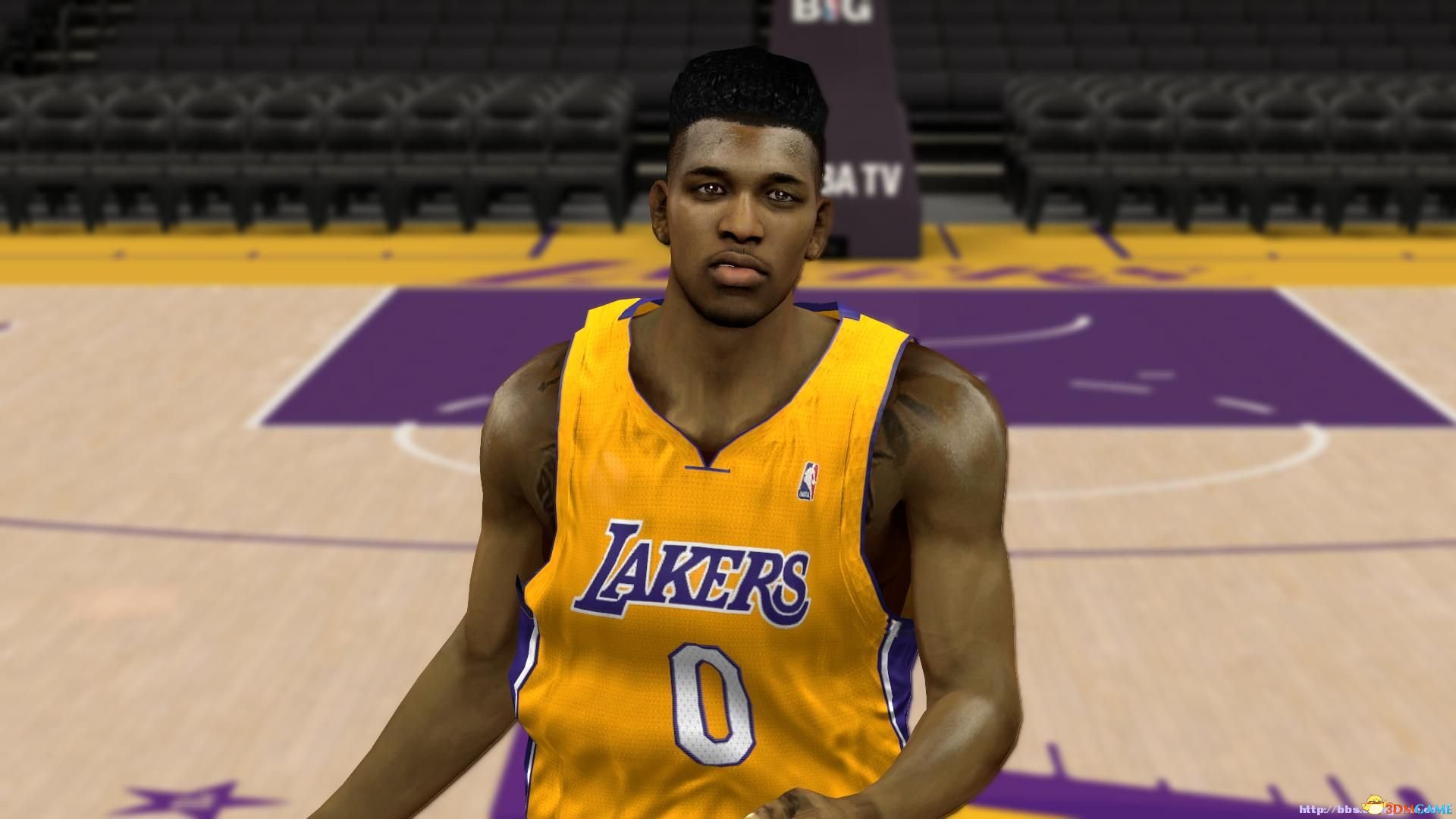 好起来了！杨瀚森造兰代尔失误后笑容满面（状态回暖！杨瀚森逼出兰代尔失误后笑逐颜开）