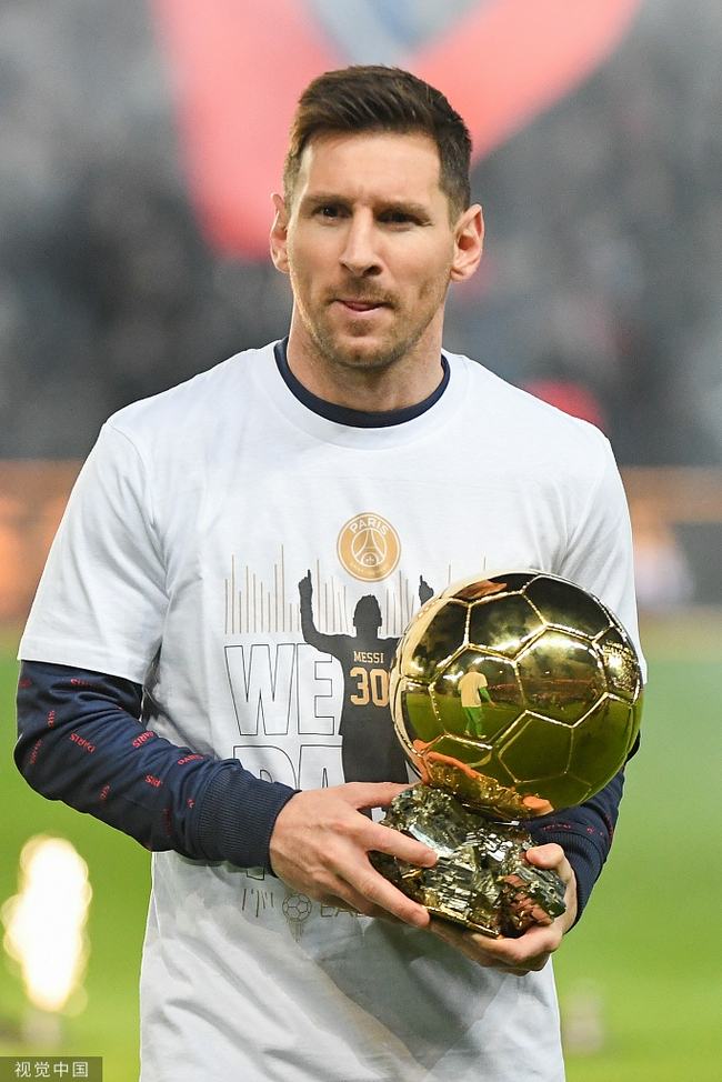 迪乌夫：过去我从没踢过右路，但只要能帮助球队我都愿意去做（迪乌夫称此前未踢右路，愿为球队尝试新位置）