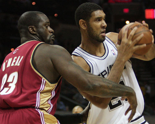 不讲理！特雷·杨追身三分再中 第三节已经拿到12分（火力全开！特雷·杨又中追身三分，第三节斩获12分）