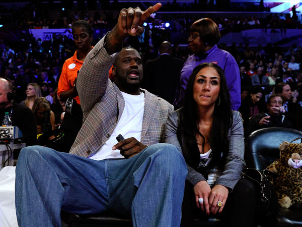 168cm击败205cm！一男网红与坎贝奇单挑完成绝杀，获得一日约会权（168cm男网红压哨绝杀205cm坎贝奇，单挑获胜赢得一日约会权）