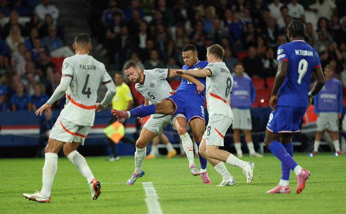 女子手球世锦赛中国队首胜刘婵狂轰10球 德国队无敌横扫率先进八强（女手世锦赛中国队迎来首胜 刘婵独中10球 德国横扫对手率先晋级八强）