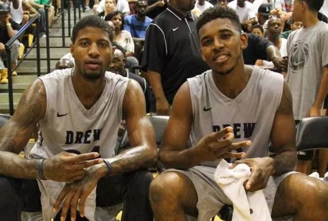 日本美女点赞徐瑛彬夺冠！两人曾被拍逛街（日本美女力挺徐瑛彬夺冠，两人曾被拍结伴逛街）