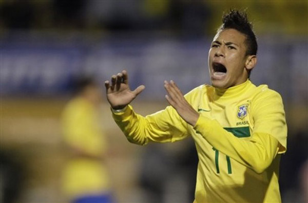 2025中超抢断榜：西海岸杨希以105次居首，英博吕焯毅排第二（2025中超抢断榜出炉：西海岸杨希105次登顶，英博吕焯毅位居第二）