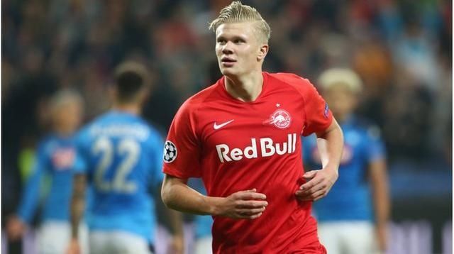 劳塔罗进球后比出A字，把进球献给受伤的前队友阿什拉夫（劳塔罗破门后比出“A”手势，将进球献给受伤的前队友阿什拉夫）