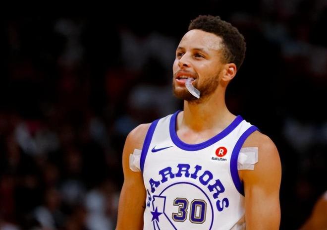 罗体：曼联不愿外租齐尔克泽，罗马目标转向法比奥·席尔瓦（罗马体育报：曼联拒外租齐尔克泽，罗马转攻法比奥·席尔瓦）