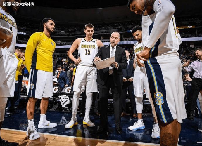 中国球员留洋要分几步走？看看日本足球的“参考答案”（中国球员留洋怎么走？日本足球给出示范路径）