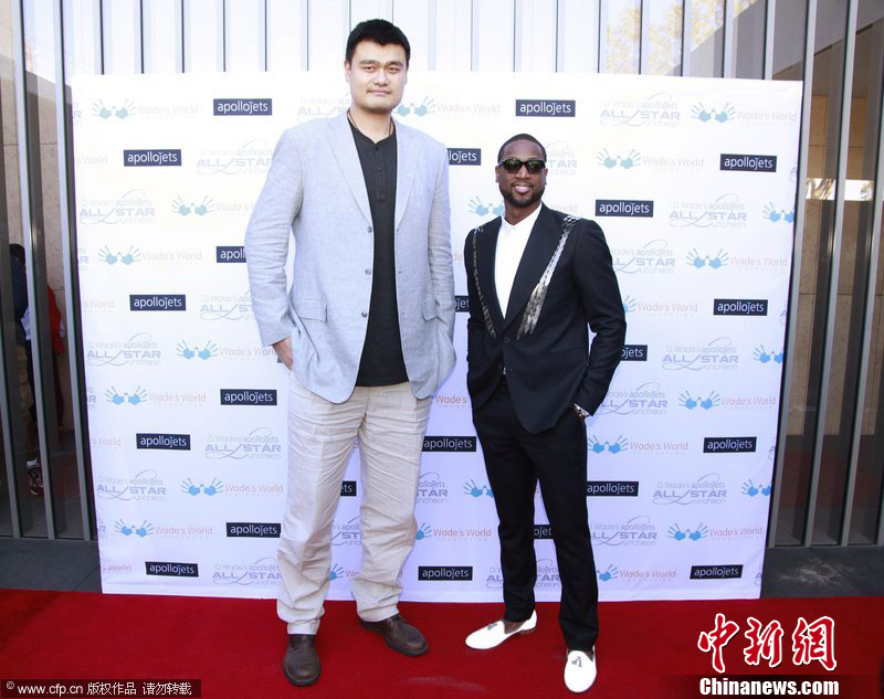 足球国足门将扑出关键点球，助球队惊险取胜（国足门将力拒关键点球，助队惊险取胜）