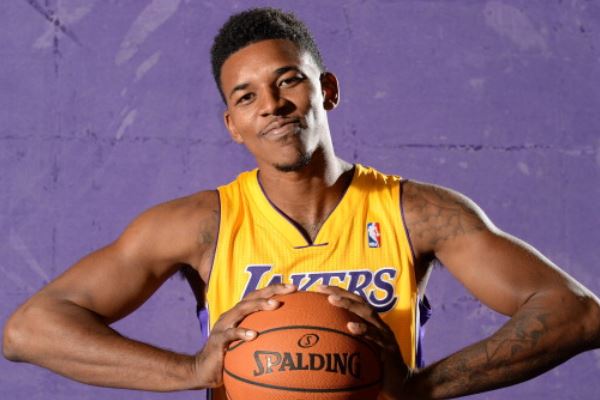 科莫官方：迪奥恩在塞内加尔集训期间遭遇右大腿股二头肌损伤（科莫通报：迪奥恩在塞内加尔集训时右大腿股二头肌受伤）