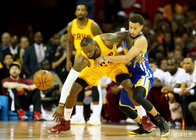 沃尔夫斯堡vs勒沃库森：马耶尔、阿诺德首发，希克、格里马尔多出战（沃尔夫斯堡对阵勒沃库森：马耶尔、阿诺德先发，希克、格里马尔多登场）