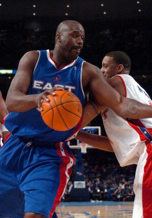 吉拉西多特生涯欧冠已打入15球，队史仅次于罗伊斯和莱万（吉拉西欧冠为多特打入第15球，队史仅逊罗伊斯与莱万）