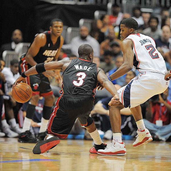 基德：投进三分的前提是你得先投出去，我们现在太依赖两分球（基德：要命中三分就得先敢投，我们现在过度依赖两分球）