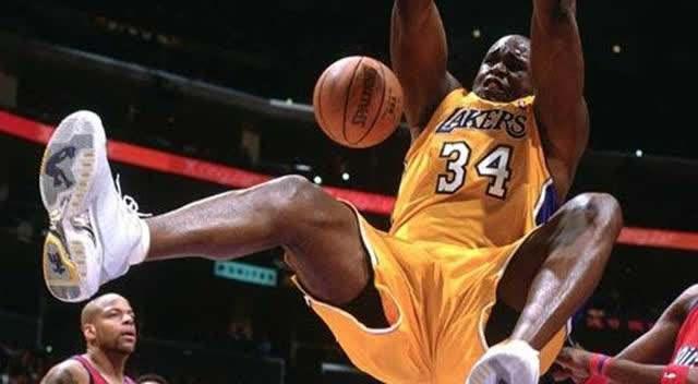 NBA圣诞大战看点：克莱重回大通中心，詹姆斯杜兰特再相遇（NBA圣诞夜焦点：克莱重返大通中心，詹姆斯与杜兰特再度对决）