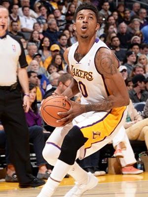 不收回礼！布朗抢断3打0送桑普森扣篮&桑普森抢断甩布朗空篮不中（戏剧一幕！布朗抢断三打零喂桑普森暴扣，桑普森反抢甩开布朗却空篮打铁）