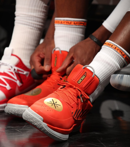 记者：新国足将在来年1月集训，多数30岁以上球员或淡出（新国足明年1月集训启动，30岁以上球员或将逐步淡出）