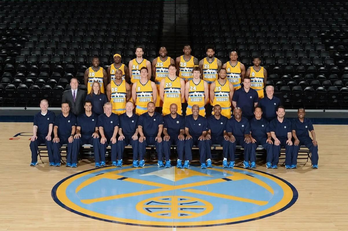 萨哈：博学的亨利未来有机会执教枪手；高兴看到曼联热身状态（萨哈：亨利学识广博，未来或执教阿森纳；对曼联热身状态感到高兴）