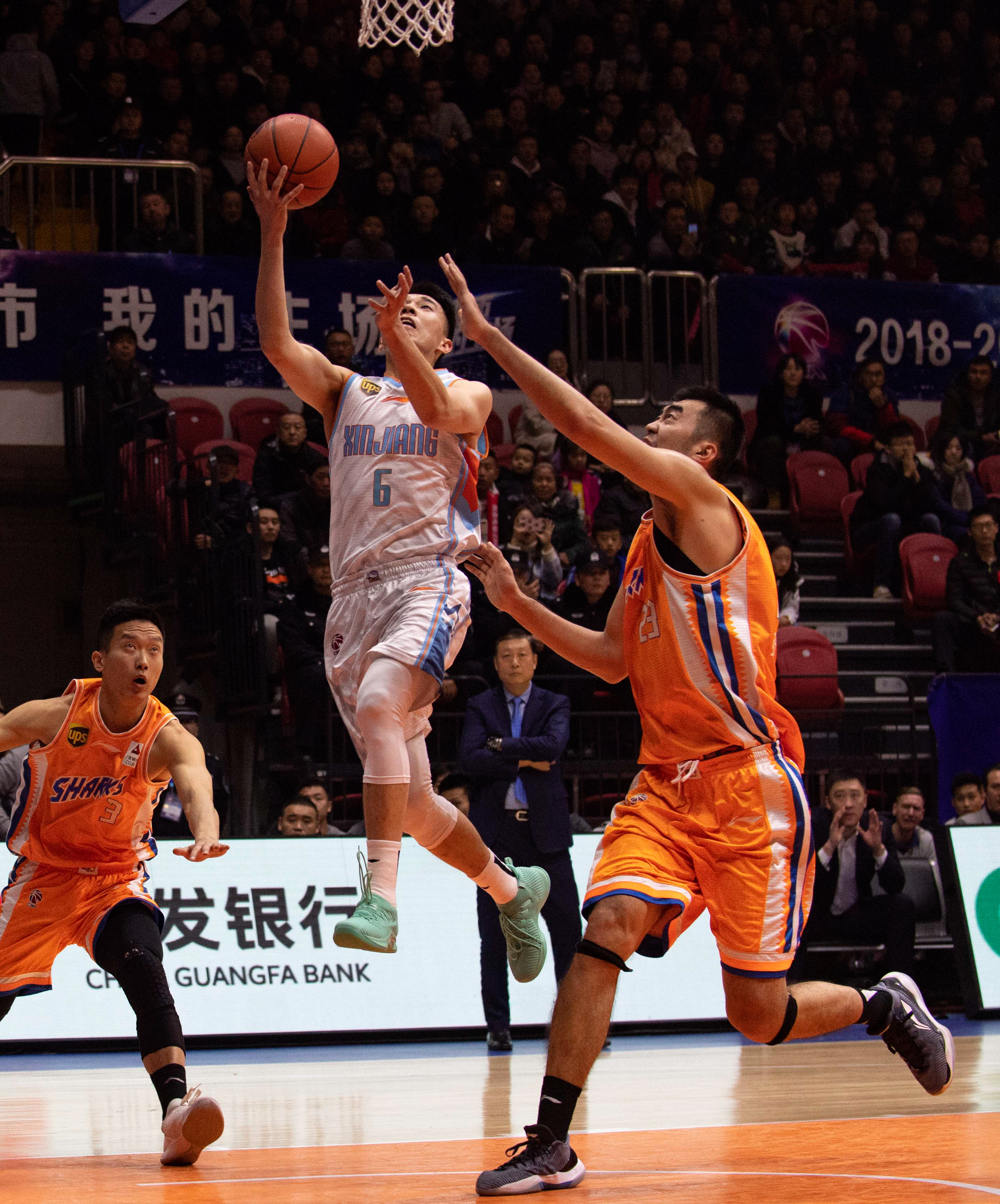 英媒：拜仁有意在一月永久签下梅努，已和他的经纪人直接会谈（英媒：拜仁计划一月以永久转会引进梅努，已与其经纪人直接会谈）