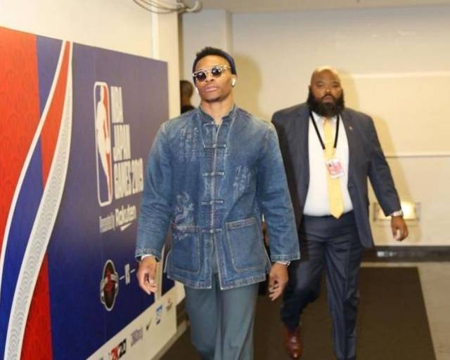 吉林队逆境反击，刘雁宇关键得分助球队扳回劣势（吉林队逆境反扑，刘雁宇关键得分力挽颓势）