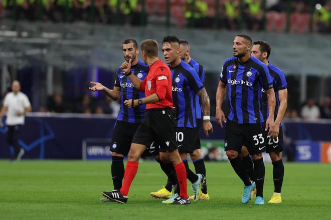 踢球者评德甲第11轮最佳阵容：卡尔、奥利塞、于帕、拜尔入选（《踢球者》评出德甲第11轮最佳阵容：卡尔、奥利塞、于帕、拜尔在列）