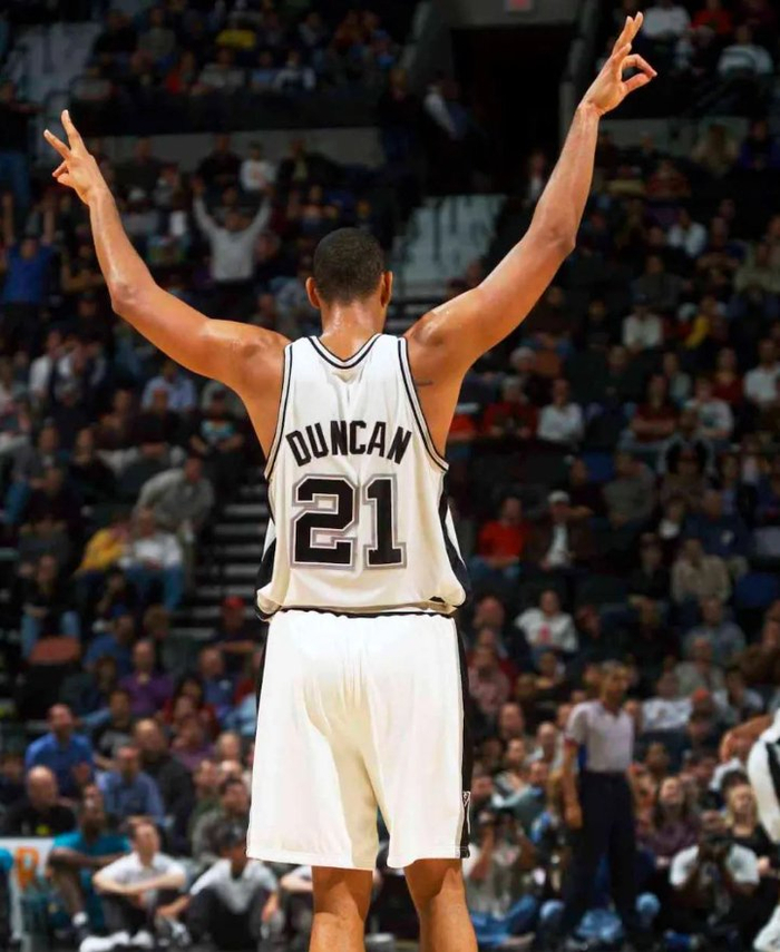 马特·巴恩斯：克莱跟Megan在一起，有球员因眼红攻击他（马特·巴恩斯：克莱与Megan交往，曾被部分球员因嫉妒而针对）