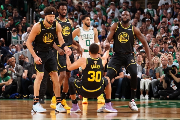 雷迪克：今天在退防转换方面做得不好，限制持球突破很困难（雷迪克：本场转换退防表现不佳，遏制持球突破颇为困难）