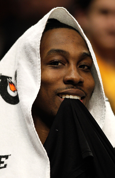 跟队记者：麦迪逊伤情严重，热刺引援重点为10号位和中后卫（队记：麦迪逊伤势较重，热刺引援优先锁定10号位和中卫）