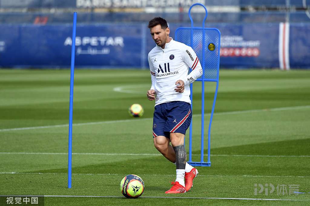 皇马主席：过去15年赢得58冠，穿上这球衣就要战斗到最后（皇马主席：近15年揽58冠，披上白衣就要战至终场）