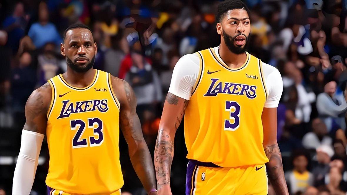 关了还是开了？黑豹vsNAVI图一多名选手出现技术问题陷入暂停（黑豹对阵NAVI首图多名选手遭遇技术故障，比赛紧急暂停）